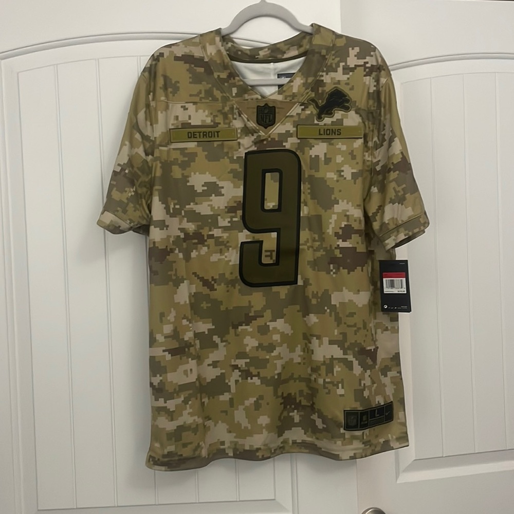 NWT Men’s Detroit Lions Stafford Jersey. Size Large- Digital Camo Print